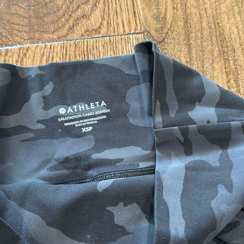 Athleta Salutation Camo Jogger. XSP - Picture 2 of 3